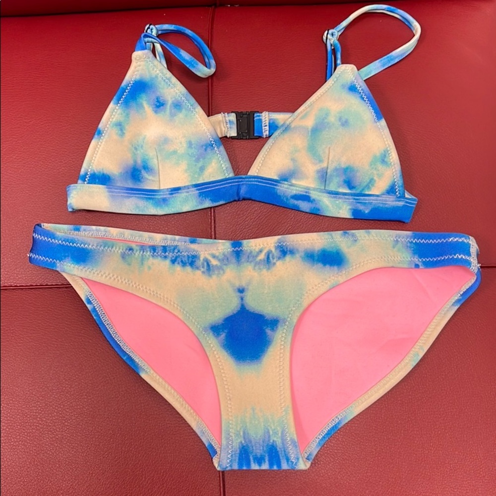 OFFERS: Rare Blue Tie-Dye Triangl (no longer sold)